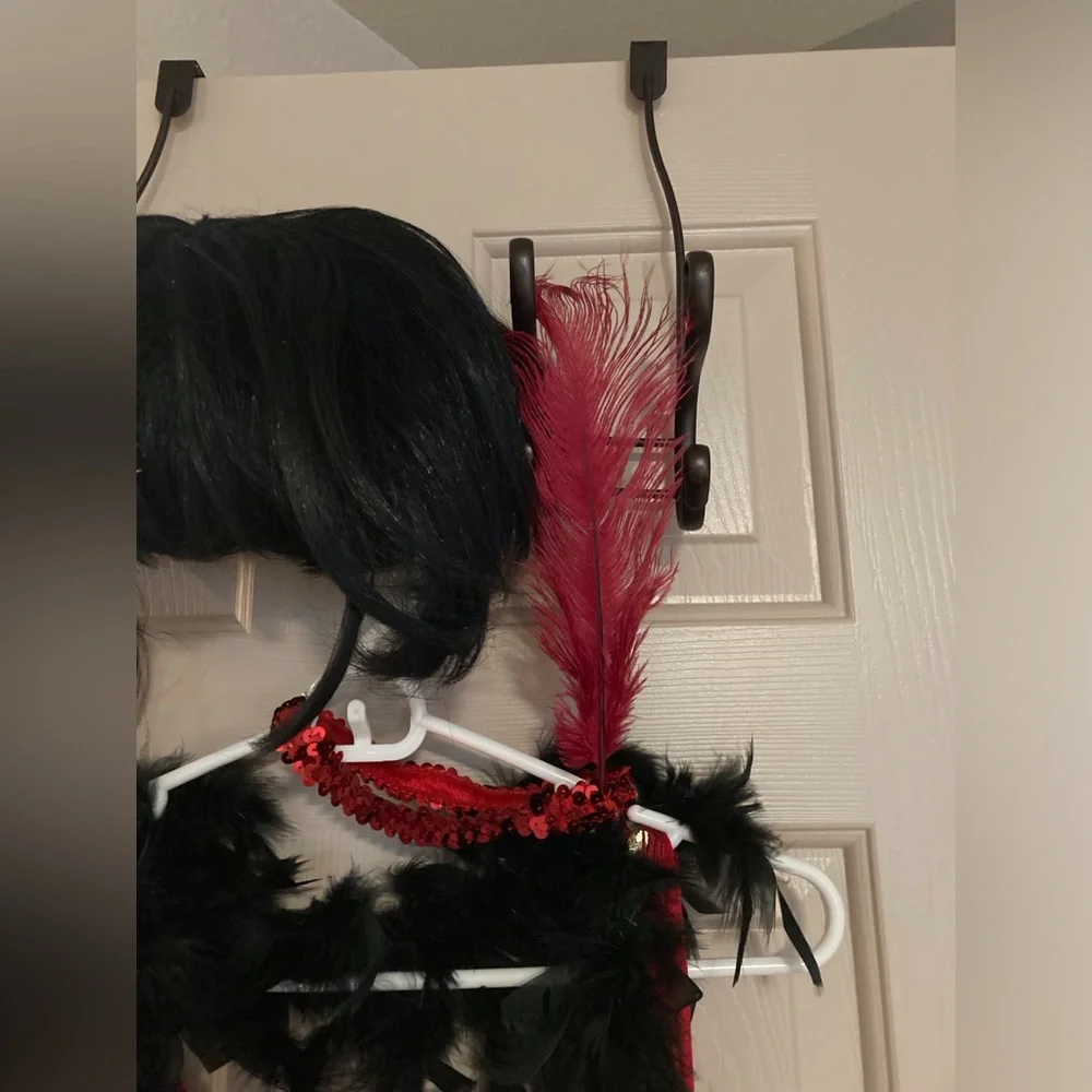 Woman’s 20’s flapper Halloween costume - Picture 5 of 6